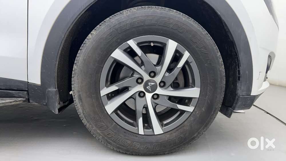 Mahindra Xuv700 2.2 Ax 5 Diesel At Str, 2023, Diesel