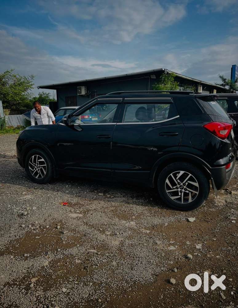 Mahindra Xvu300 Cng With 2022 Black