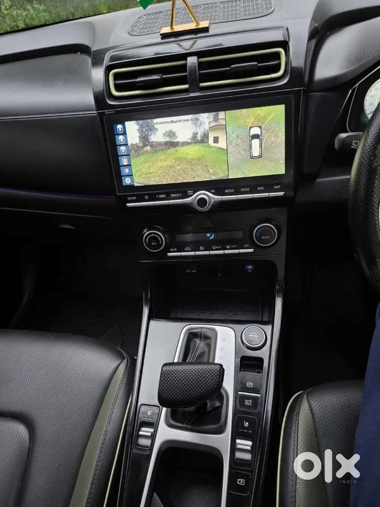 Hyundai Alcazar  Signature (o) Seater 
Petrol 
Automatic Top