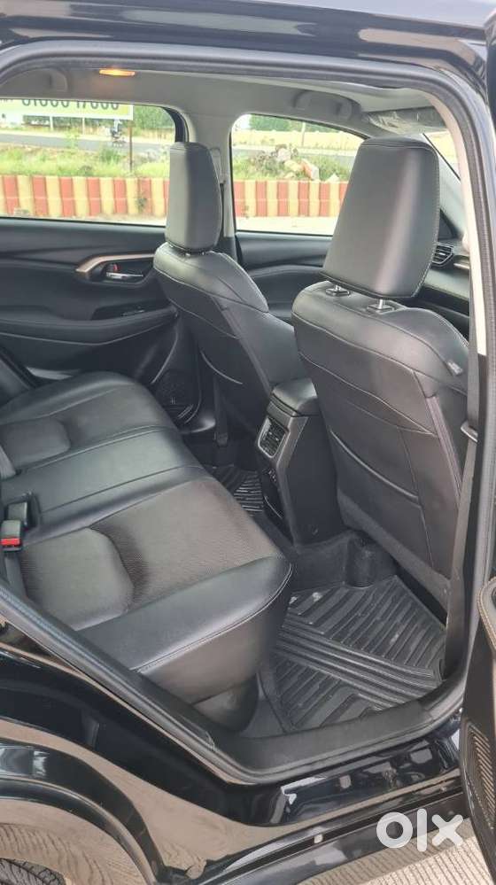 Maruti Suzuki Grand Vitara 1.5 Alpha Plus Intelligent Hybrid Ecvt, 2..