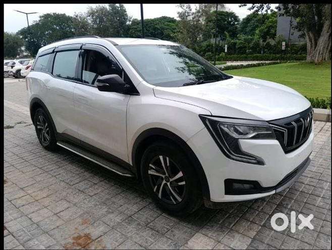 Mahindra Xuv700 2.0 Ax 5 Petrol Mt 7 Str, 2022, Petrol