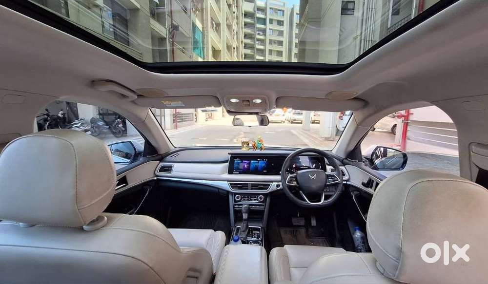 Mahindra Xuv700 2.0 Ax 7 Petrol At Luxury Pack Str, 2023, Petrol