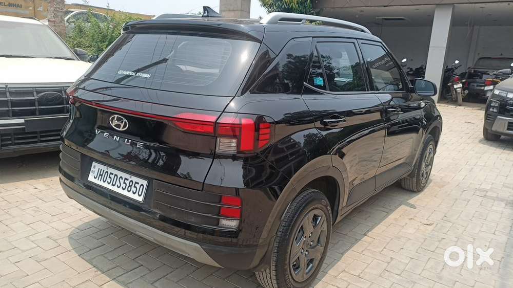Hyundai Venue Petrol 2024