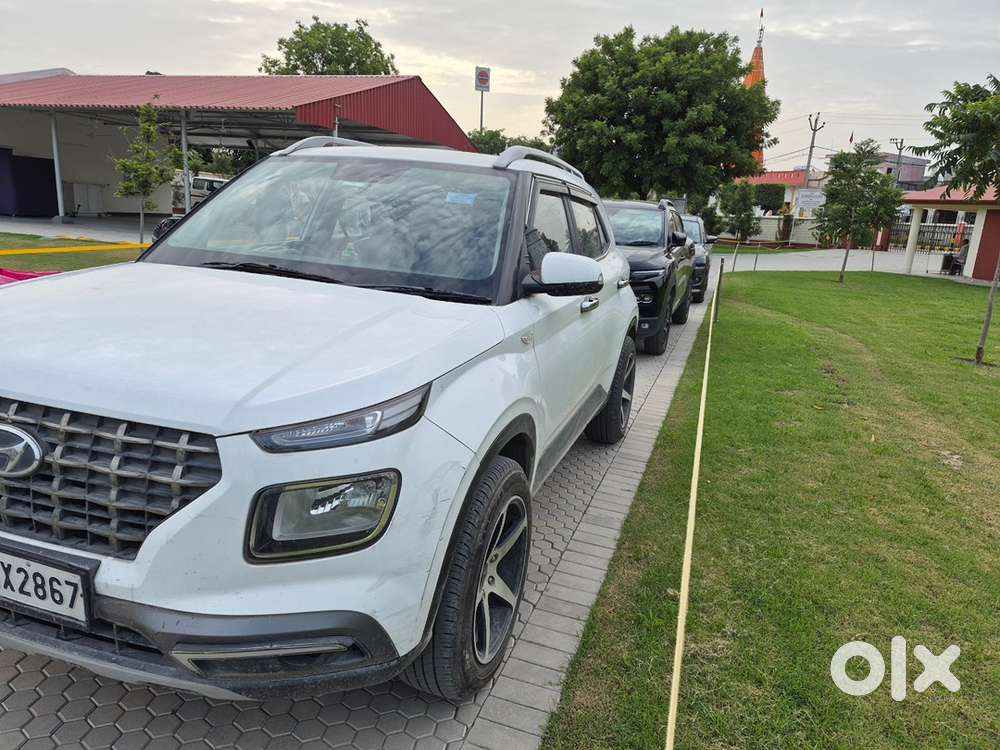 Hyundai Venue 2021 Petrol Well Maintained