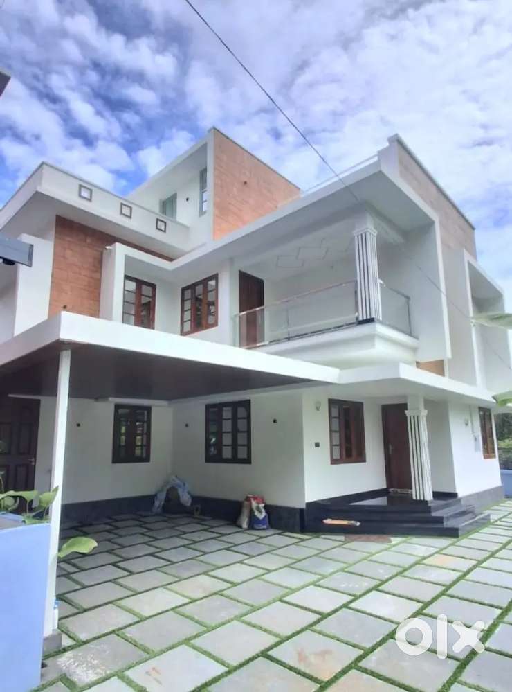 5.75  CENT 2200 SQFT 4BED ROOMS NEWLY IN EDAPALLY NEAR MANJUMMEL