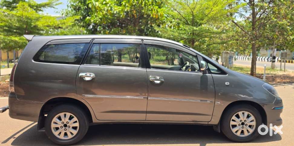 Toyota Innova 2009-2011 2.5 E 7 Str, 2010, Diesel