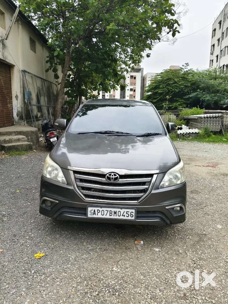 Toyota Innova 2012 Diesel 270000 Km Driven