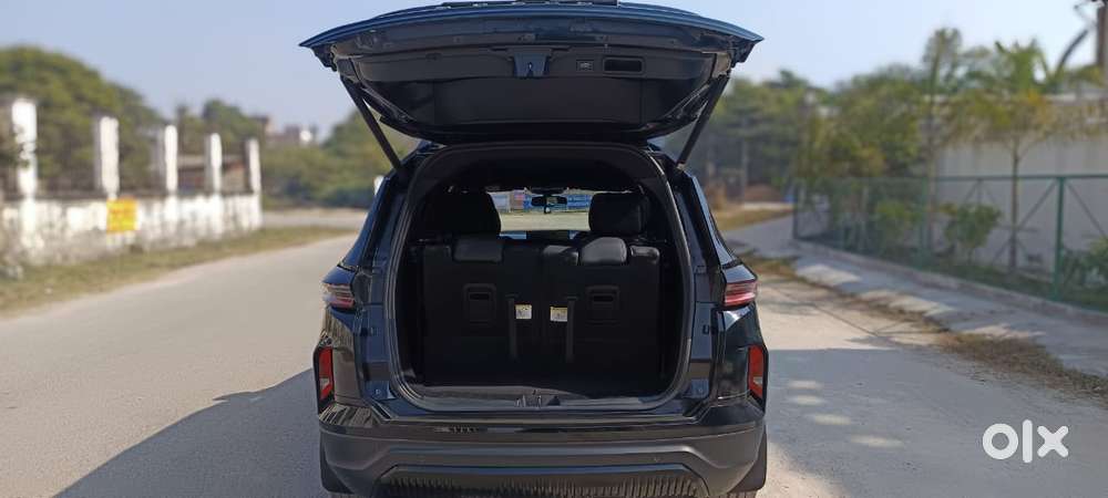 Mahindra Xuv700 Ax 3 Petrol Mt 5 Str (e), 2022, Petrol