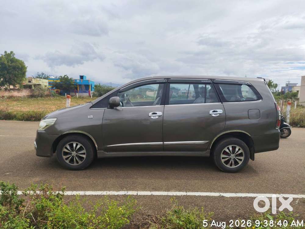 Toyota Innova 2015 Diesel 2 Variants