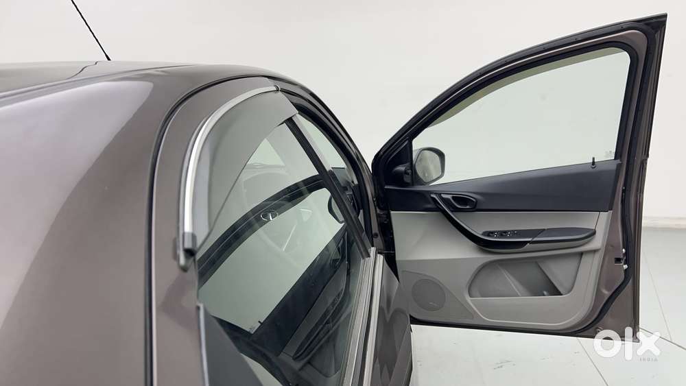 Tata Tiago 1.2 Revotron Xt, 2016, Petrol