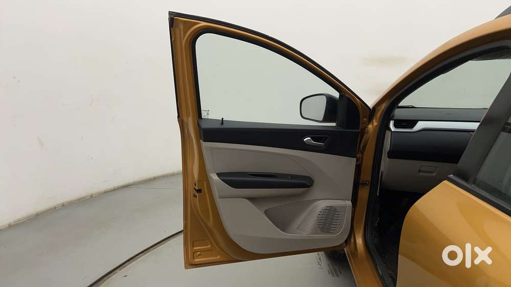 Renault Triber Rxz Easy-r Amt, 2023, Petrol