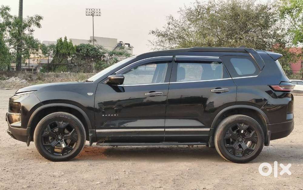 Tata Safari Accomplished Dark Edition, 2023, Diesel