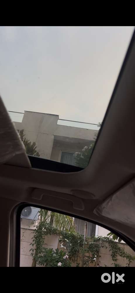 Mahindra Scorpio-n Diesel 2023 Dazlling Silver Colour