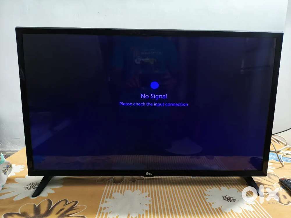 LG 32-inch Smart LED TV (Model: 32LJ616D) & Remote for sale