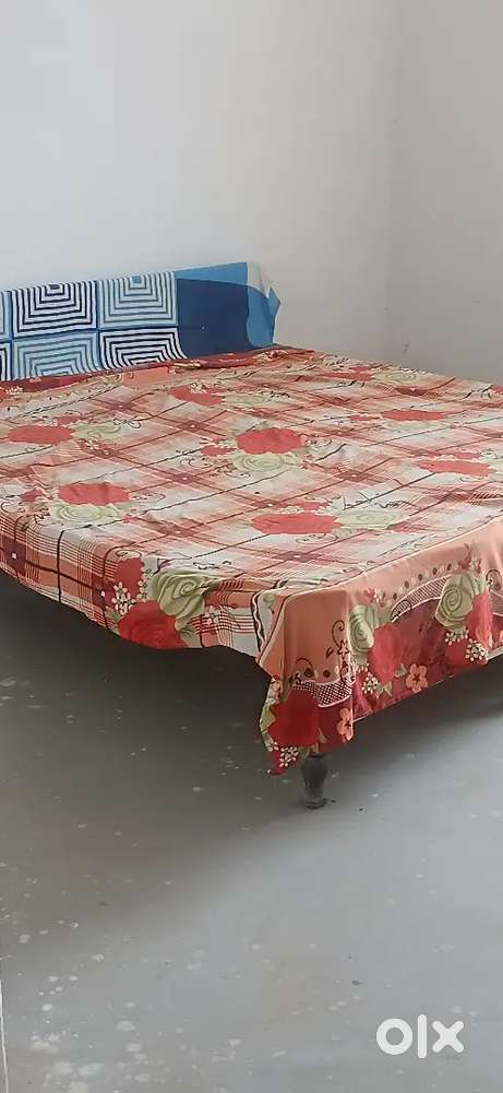Moksha cefe room rent only one prasen ₹1500