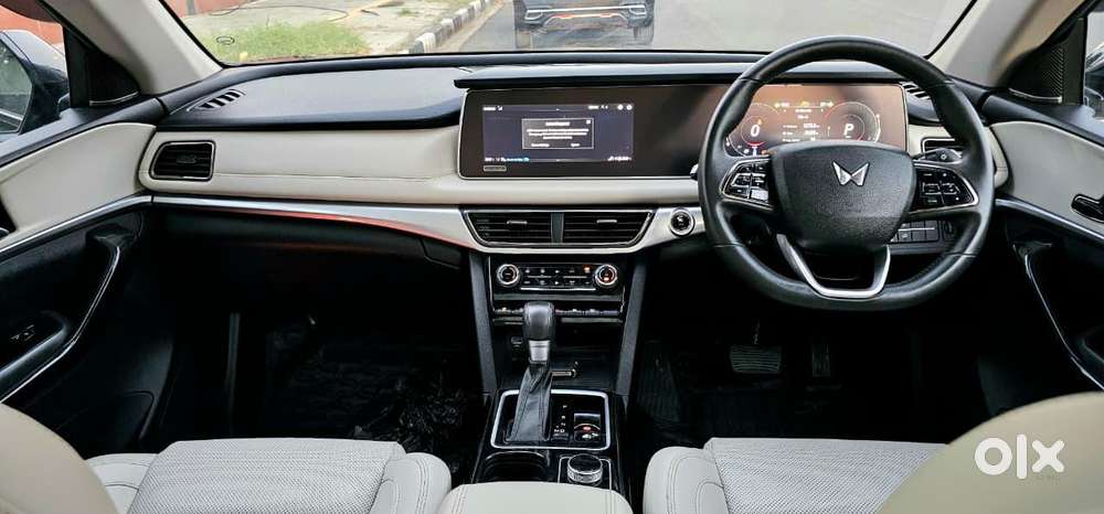 Mahindra Xuv700 2.0 Ax 7 Petrol At Luxury Pack Str, 2024, Petrol