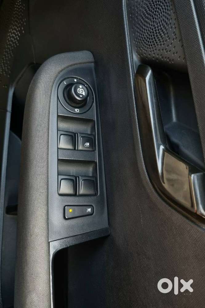 Tata Altroz 1.2 Xza Plus Dark Edition Dct, 2022, Petrol