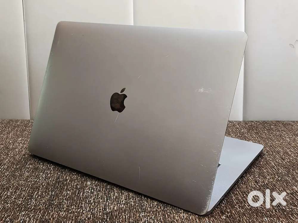Apple Macbook Pro i7 16gb 256gb 5.5gb GFX 15inch RetinaTouchbar