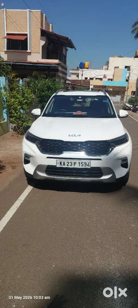 Kia Sonet Push Button Start With Sunroof & Alloy Wheels