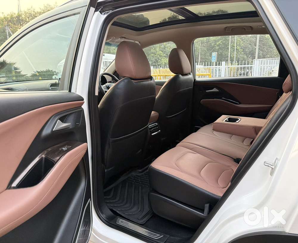 Mg Hector Plus Savvy Pro 1.5 Turbo Petrol Cvt 7 Str Dual Tone, 2024,..