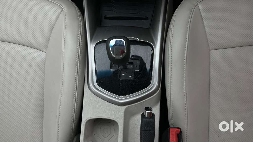 Mahindra Xuv300 1.2 W8 (o) Amt Petrol, 2023, Petrol