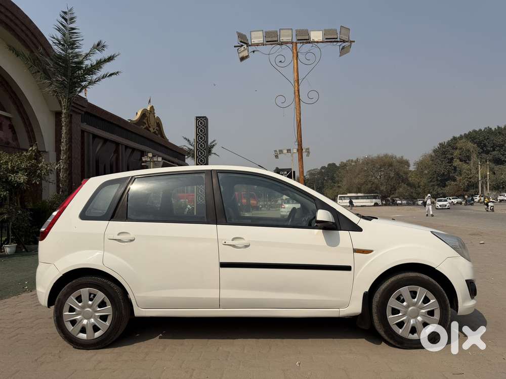 Ford Figo, 2013, Petrol