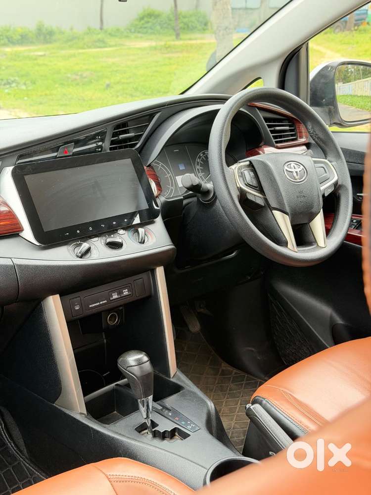 Toyota Crysta 2.8 G Automatic