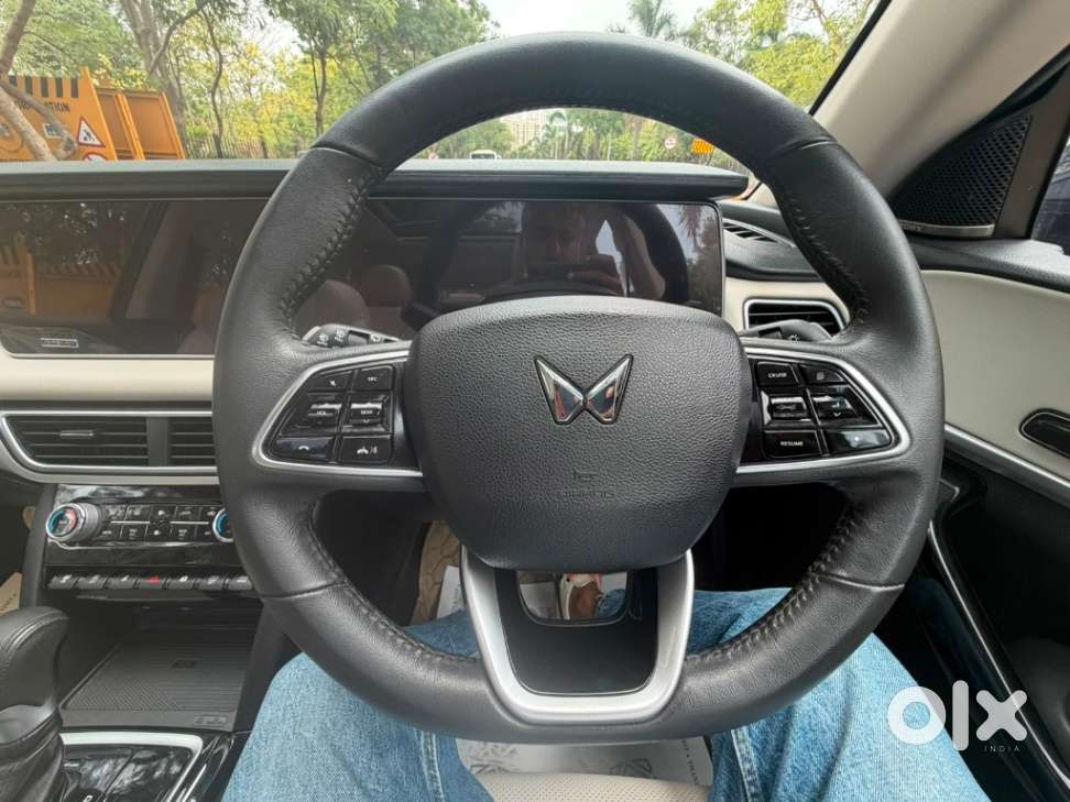 Mahindra Xuv700 2.2 Ax 7 Diesel At Luxury Pack Str Awd, 2023, Diesel