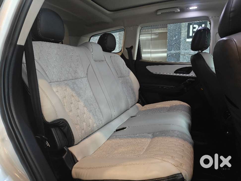 Mahindra Xuv700 2.2 Ax 5 Diesel At Str, 2022, Diesel