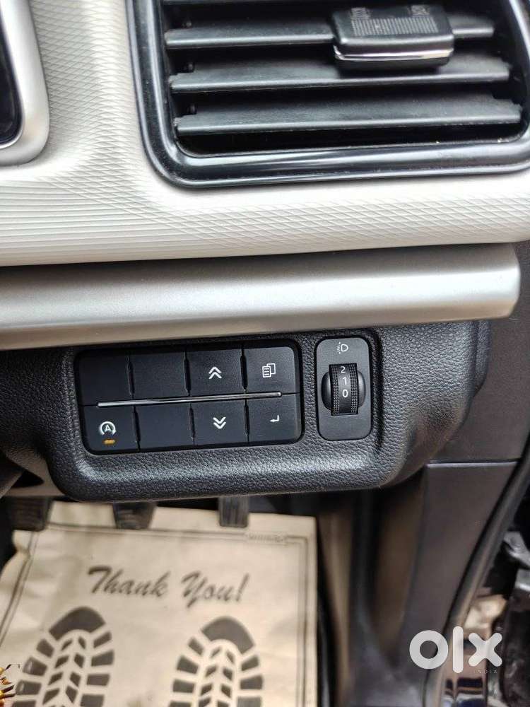 Mahindra Xuv700 2.0 Ax 5 Petrol Mt 7 Str, 2025, Petrol