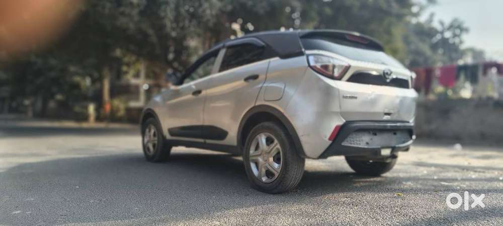 Tata Nexon 1.2 Revotron Xm (s), 2018, Cng & Hybrids