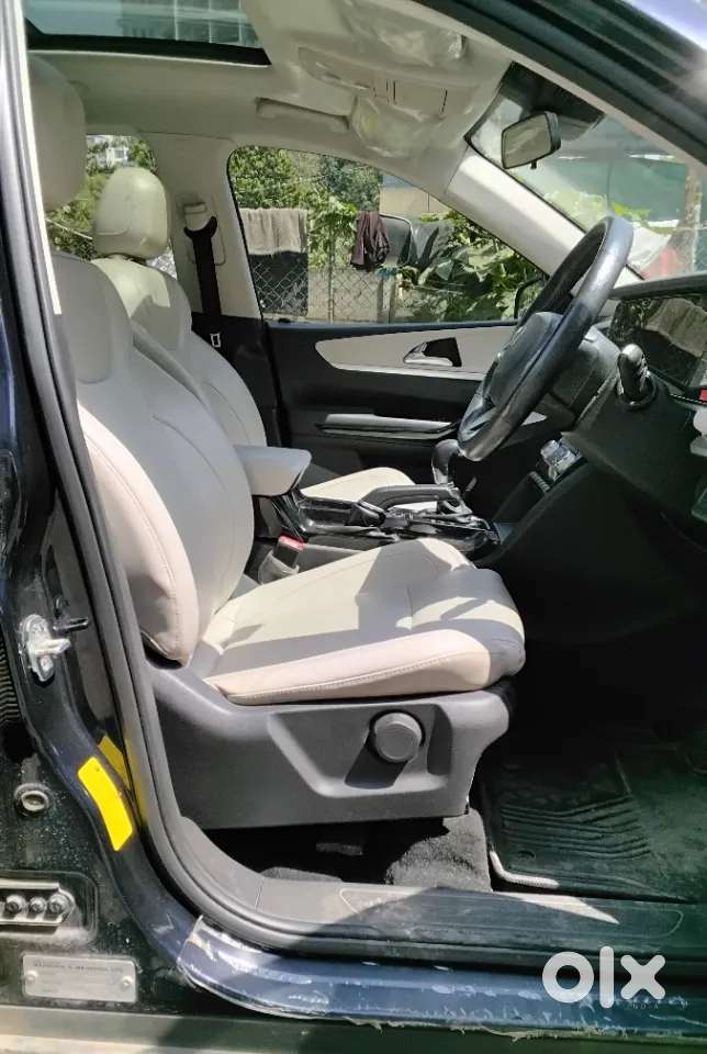 Mahindra Xuv700 2.2 Ax 7 Diesel At Str, 2022, Diesel