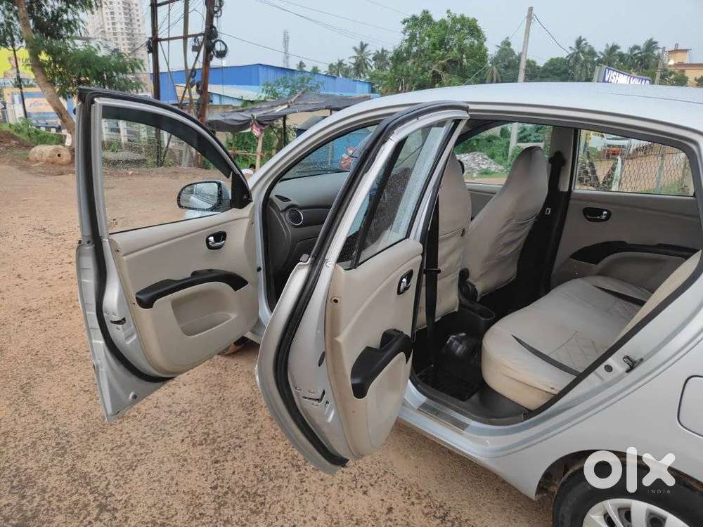 Hyundai I10 Sportz, 2016, Petrol