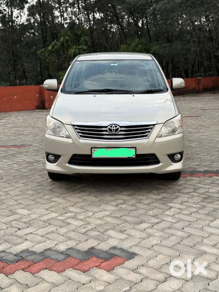 Toyota Innova 7 Str 2013 Diesel 180000 Km Driven