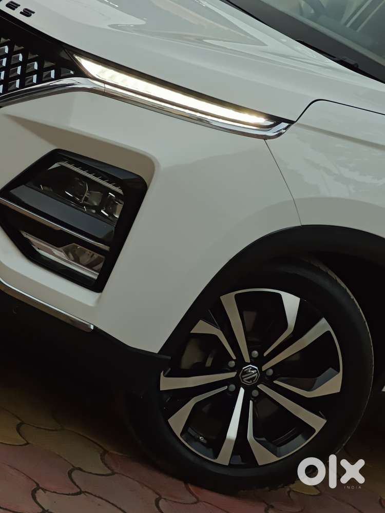 Mg Hector Plus Savvy Pro 1.5 Turbo Petrol Cvt 7 Str Dual Tone, 2023,..