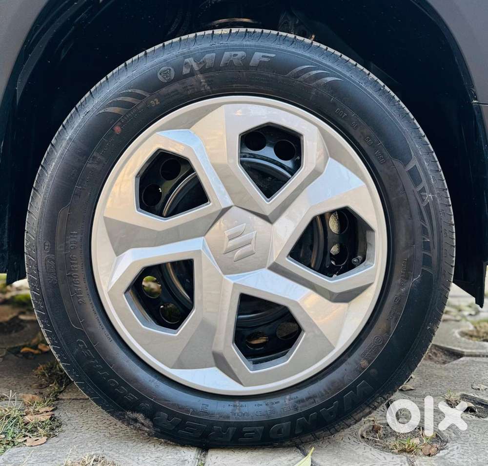 Maruti Suzuki Brezza 1.5 Vxi At Smart Hybrid, 2024, Petrol