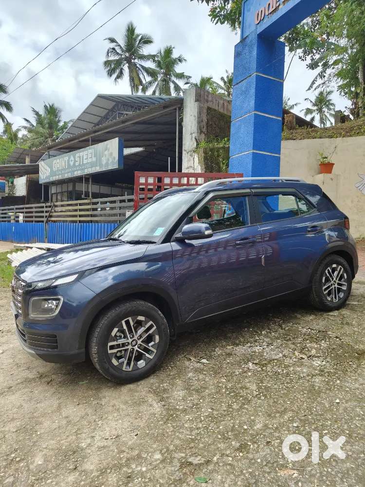 Hyundai Venue 2022 Diesel Well Maintained Sunroof With Push Button