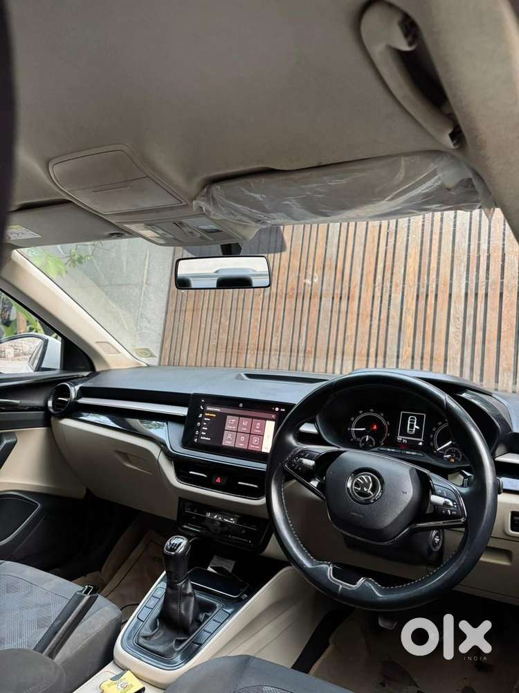 Skoda Slavia 1.0 Ambition Tsi, 2022, Petrol