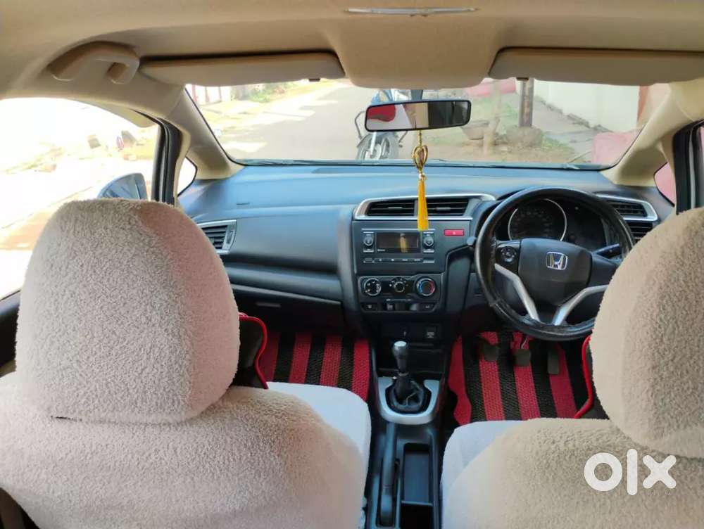 Honda Jazz 2015 30kmpl Milege