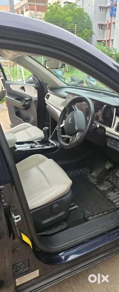 Mahindra Xuv700 Ax7l For Sale.
 First Owner
 Well Maintained
 Compa