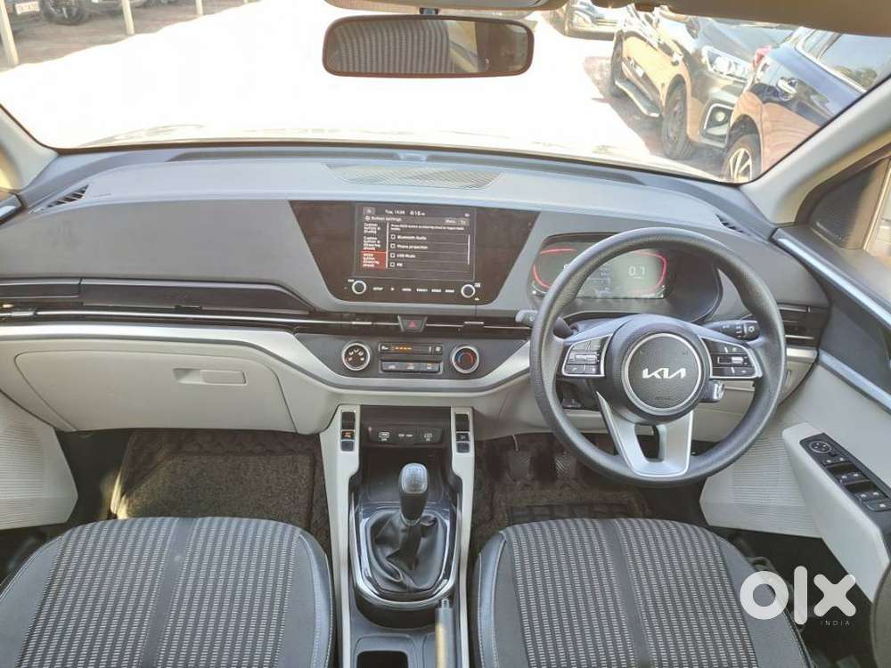 Kia Carens, 2023, Petrol