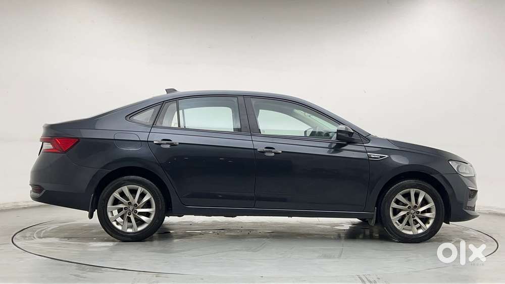 Skoda Slavia Ambition 1.0l Tsi At, 2022, Petrol