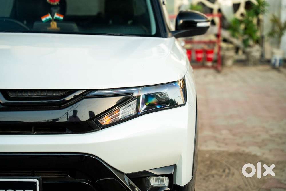Maruti Suzuki Brezza 1.5 Vxi At Smart Hybrid, 2024, Petrol
