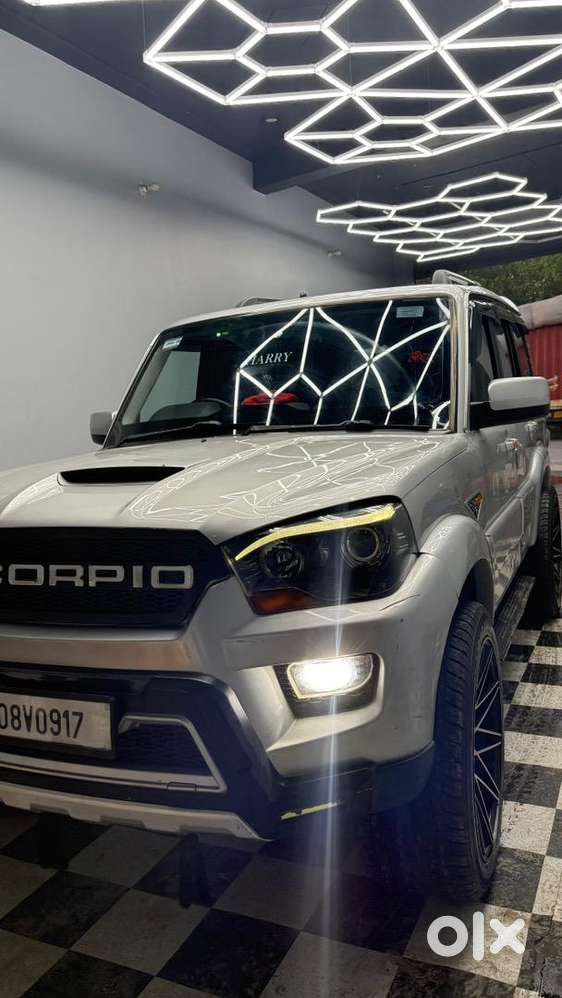 Mahindra Scorpio Classic S10 2016