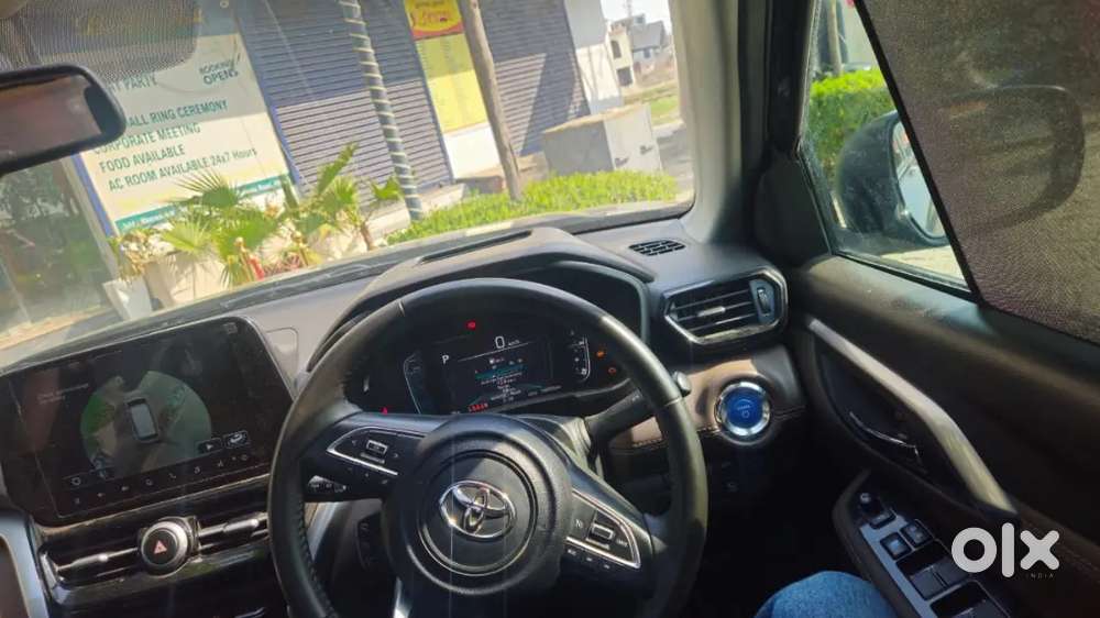 Toyota Urban Cruiser Hyryder 2024 Top Model