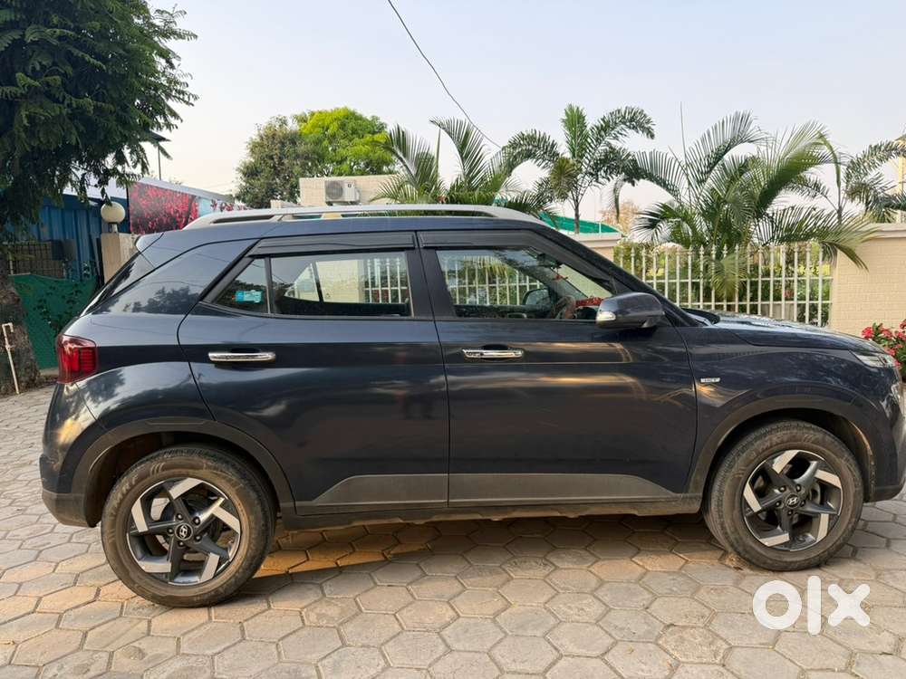 Hyundai Venue 2021 Petrol Well Maintained