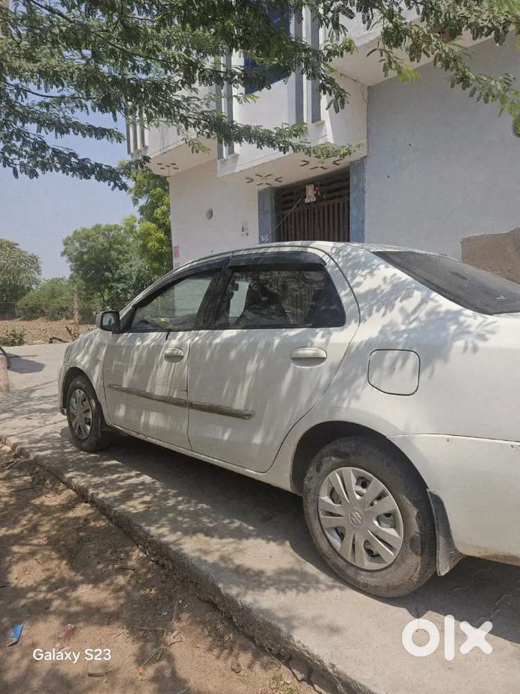 Toyota Etios 2011 (g) Petrol/cng
