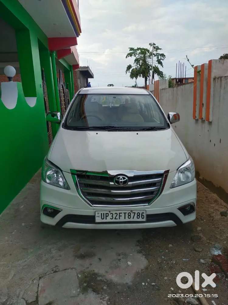 Toyota Innova Petrol 2014