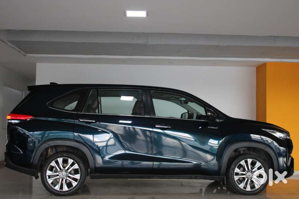 Toyota Innova Hycross 2.0 Zx Hybrid 7 Str, 2023, Petrol