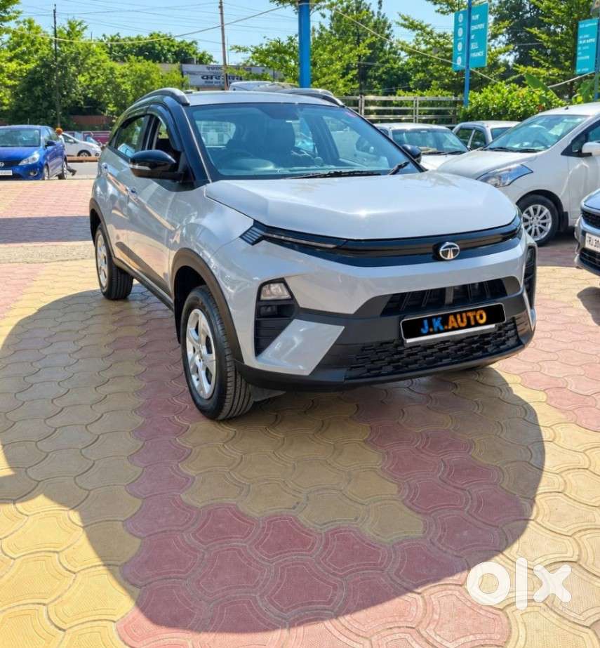 Tata Nexon, 2025, Petrol